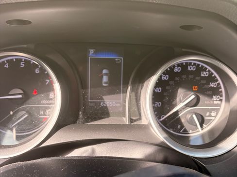 Used 2021 Toyota Camry LE image 9