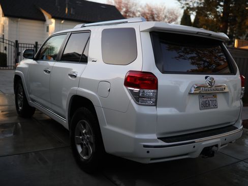 Used 2011 Toyota 4Runner SR5 image 4