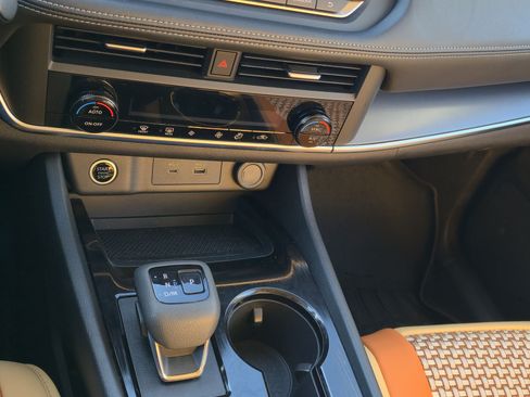 Used 2023 Nissan Rogue SV image 5