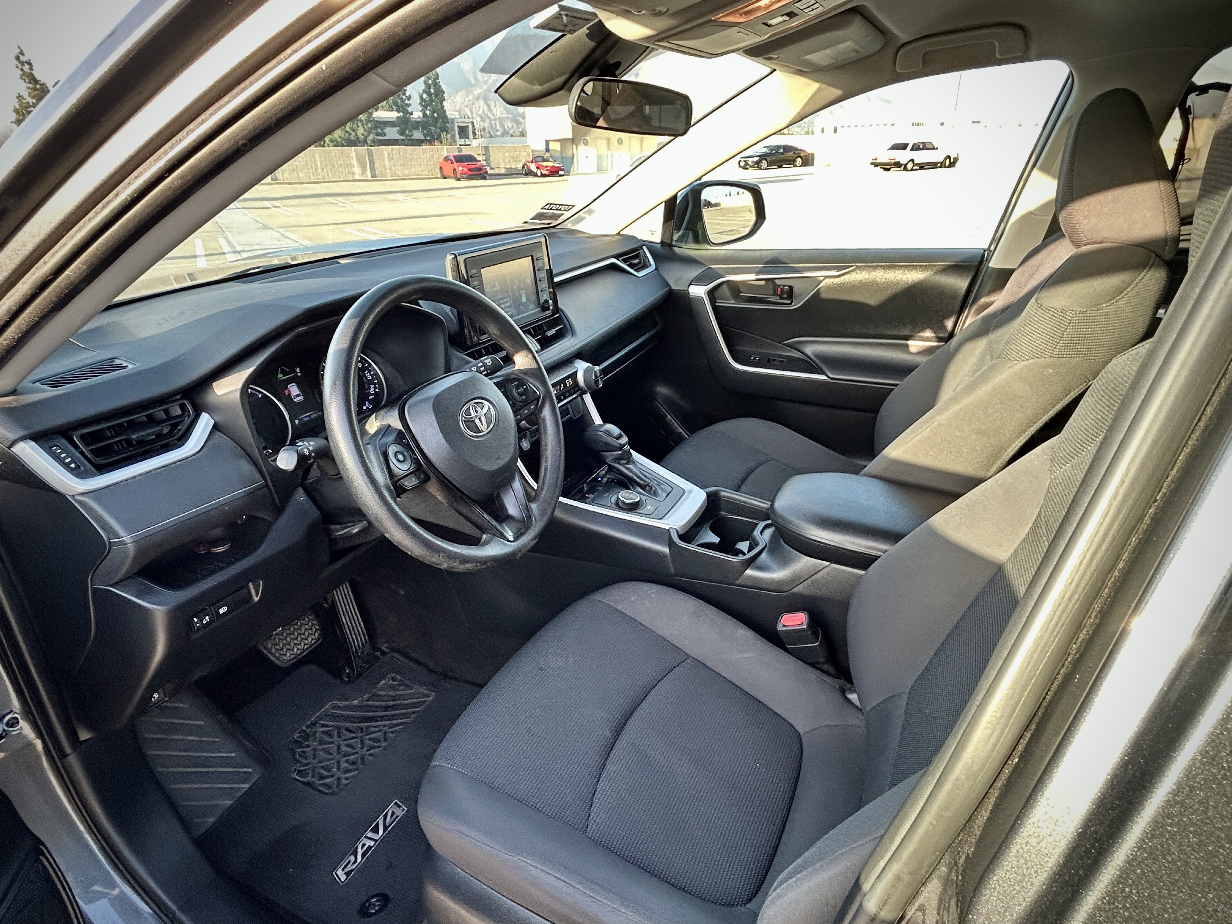 Used 2019 Toyota RAV4 LE AWD/4WD image 13