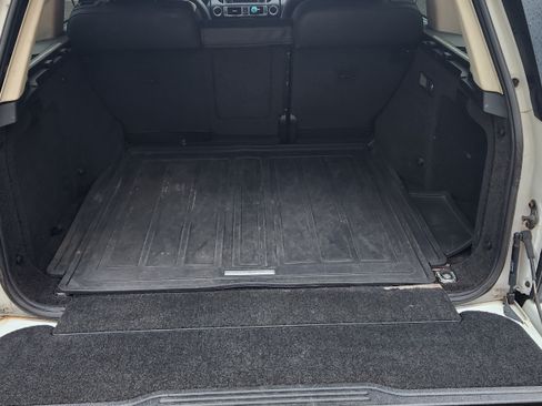 Used 2011 Land Rover Range Rover HSE image 14