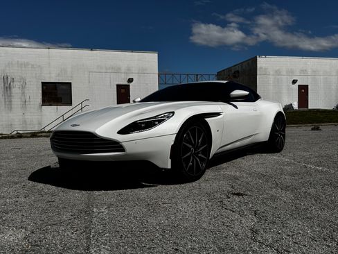 Used 2018 Aston Martin DB11 V12 image 1