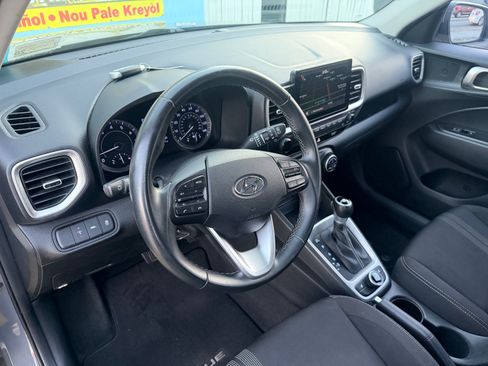 Used 2021 Hyundai Venue SE FWD image 22