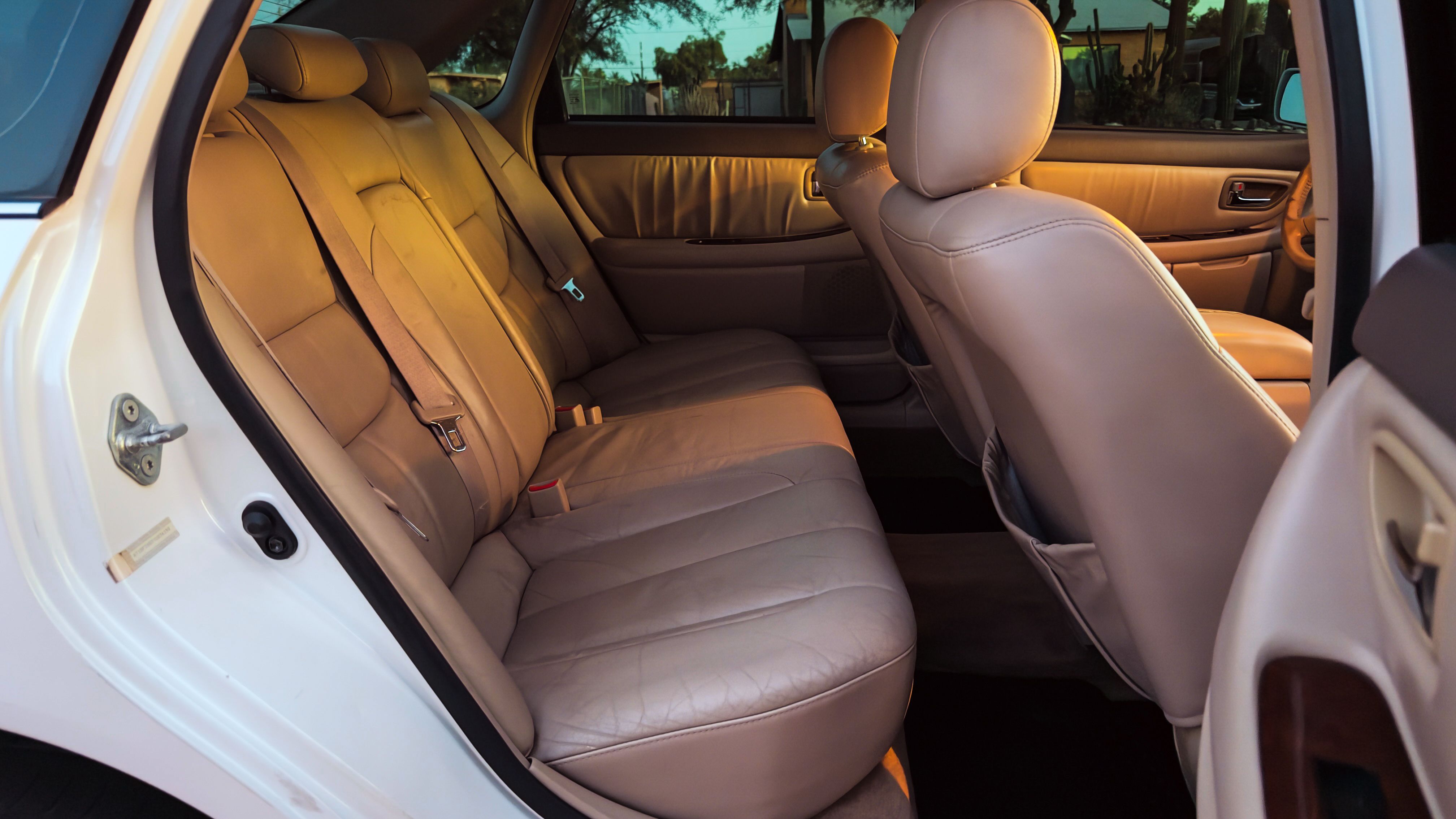 Used 2000 Toyota Avalon XL FWD image 2