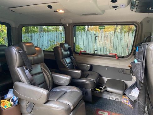 Used 2015 Freightliner Sprinter 2500 RWD image 4