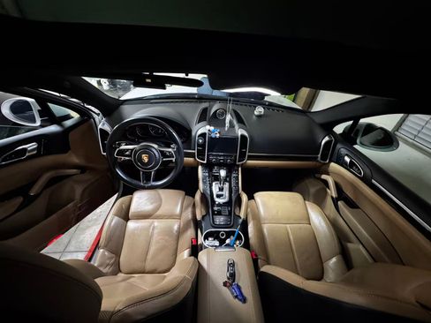 Used 2016 Porsche Cayenne image 13