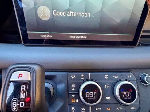 Used 2024 Land Rover Defender 110 X-Dynamic SE image 2