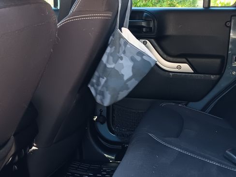 Used 2014 Jeep Wrangler Unlimited Sahara w/ Connectivity Group image 8