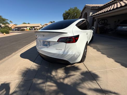 Used 2023 Tesla Model Y Performance image 8