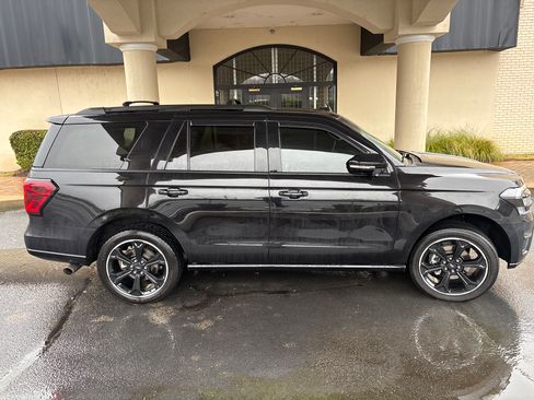 Used 2023 Ford Expedition Limited image 6