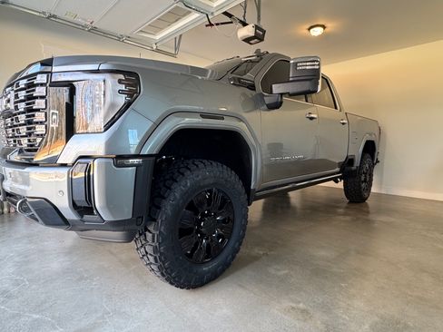 Used 2025 GMC Sierra 2500 Denali Ultimate image 1