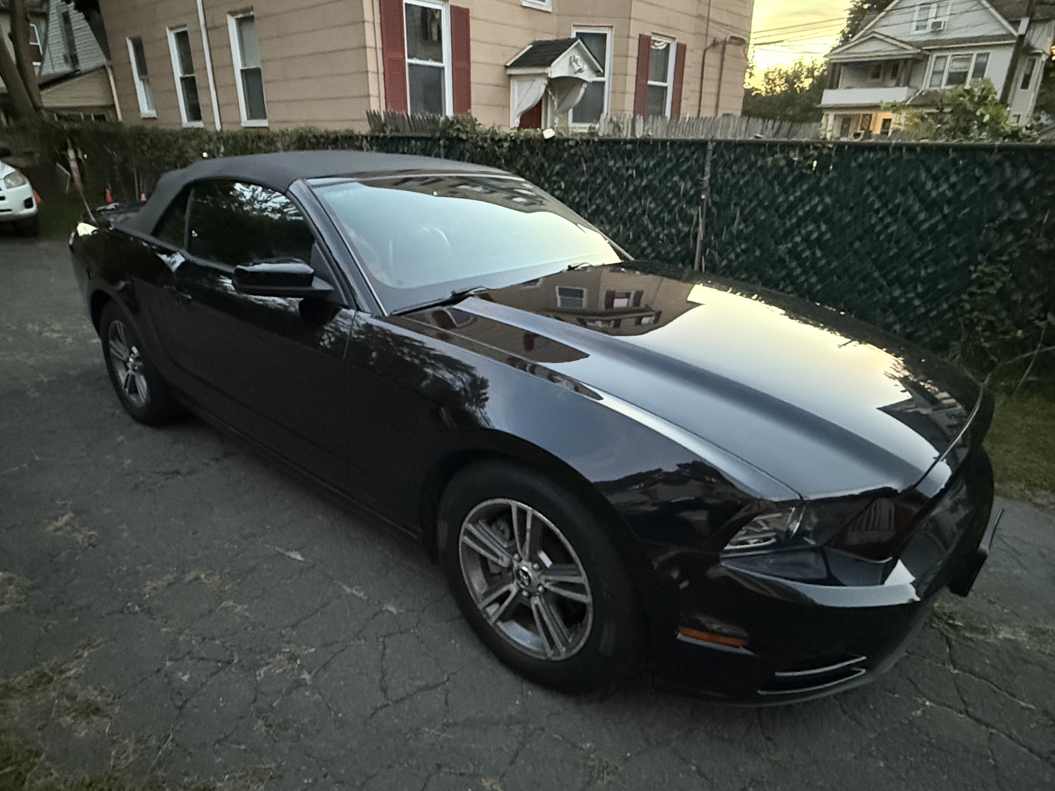 Used 2013 Ford Mustang Premium RWD image 1
