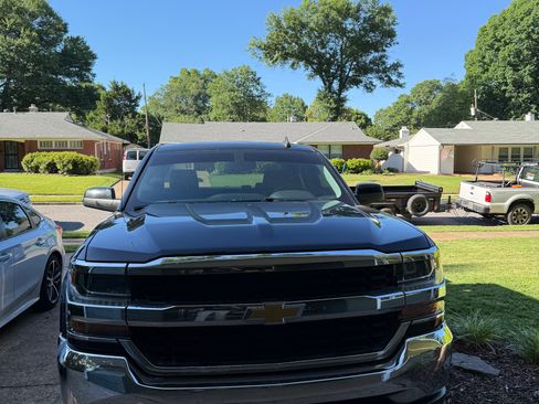 Used 2017 Chevrolet Silverado 1500 LT AWD/4WD image 4