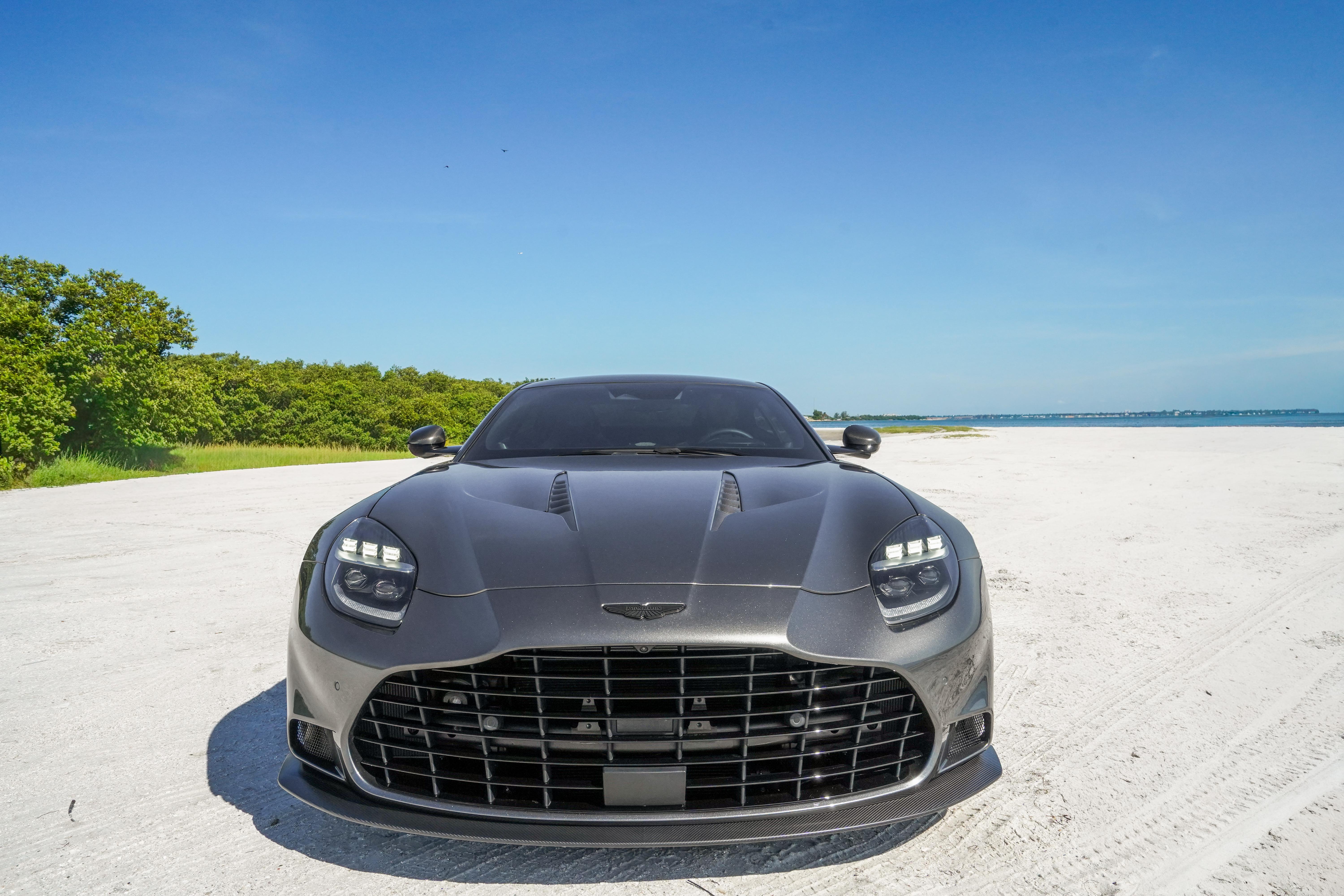 Used 2025 Aston Martin Vanquish RWD image 11
