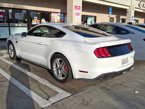 Used 2019 Ford Mustang Premium image 2