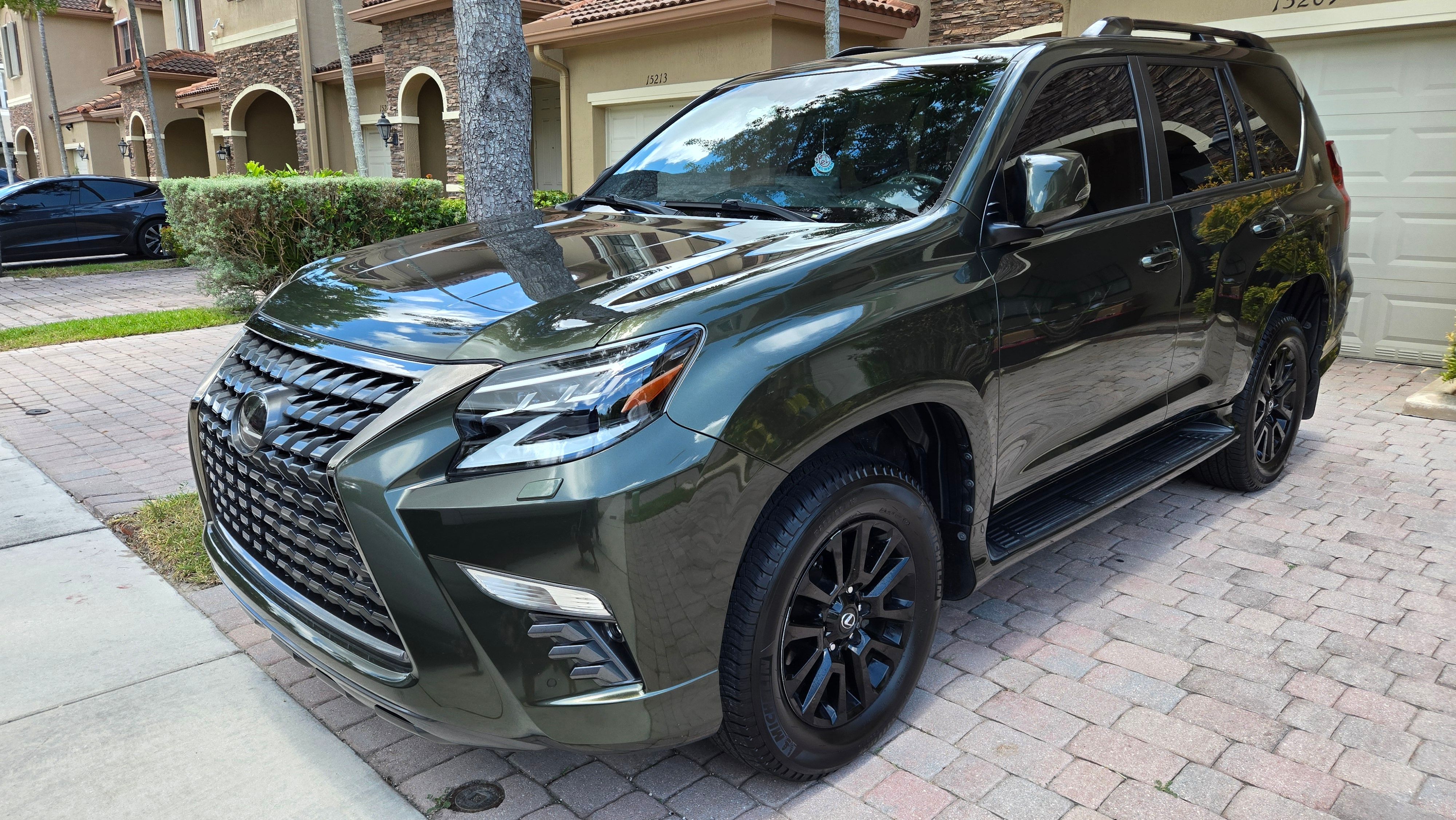 Used 2022 Lexus GX 460 w/ Black Line Special Edition AWD/4WD image 2