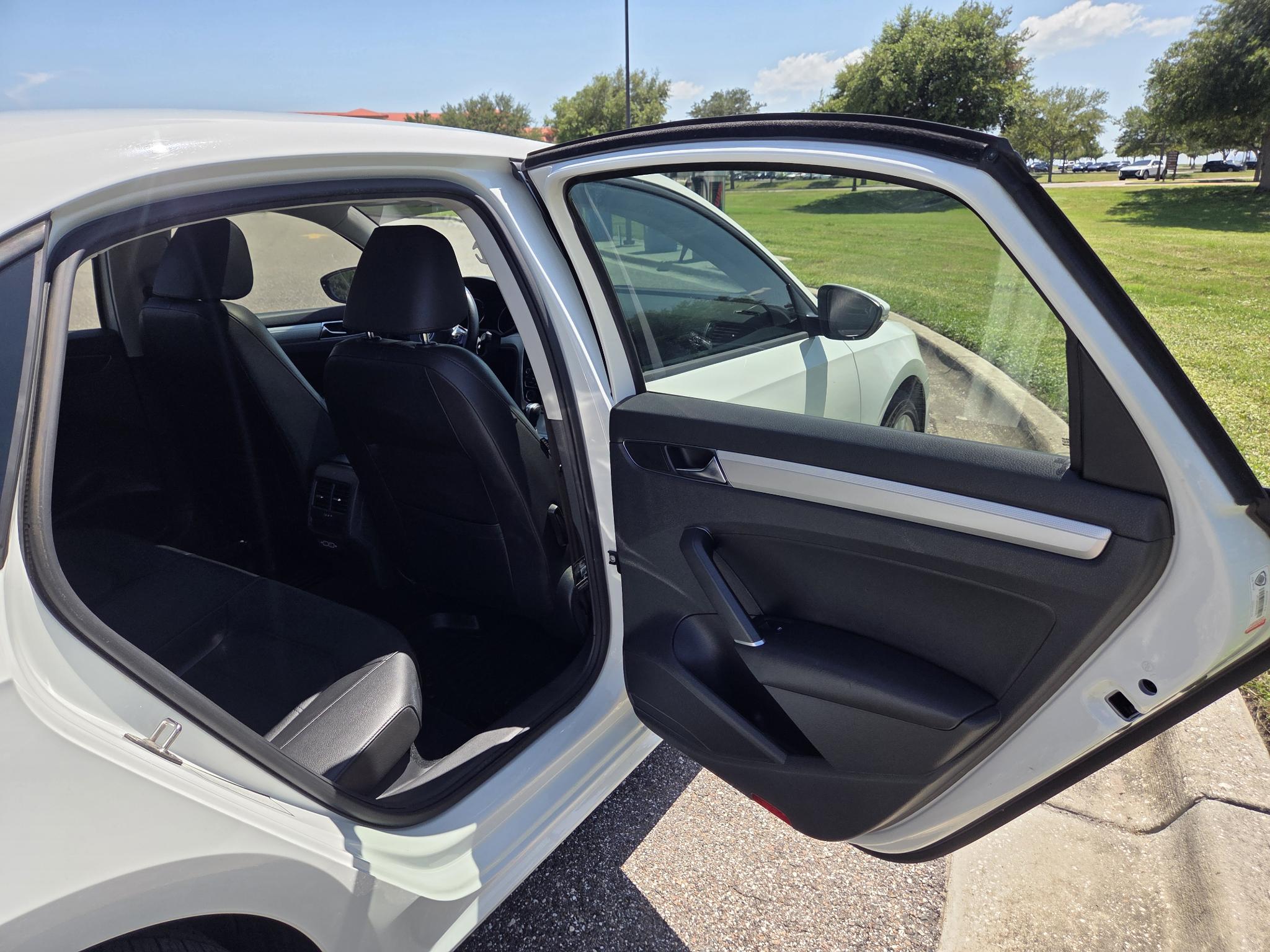 Used 2019 Volkswagen Passat 2.0T Wolfsburg FWD image 13