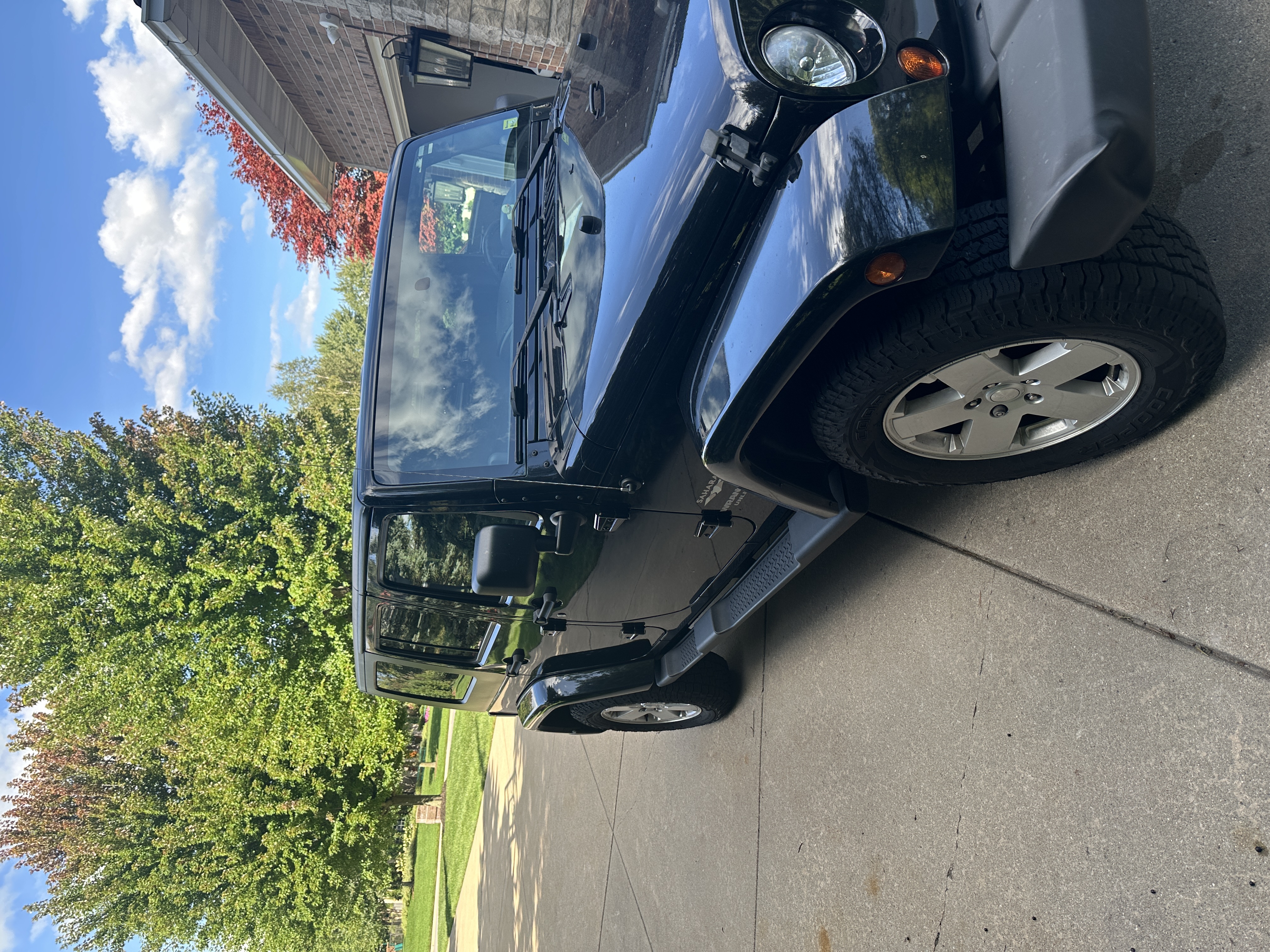 Used 2010 Jeep Wrangler Unlimited Sahara w/ Dual Top Group AWD/4WD image 5
