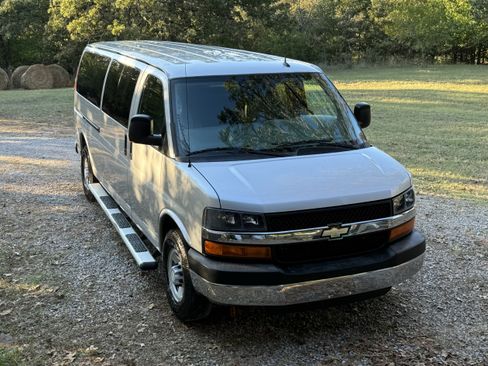 Used 2012 Chevrolet Express 3500 LT w/ LT Preferred Equipment Group image 4