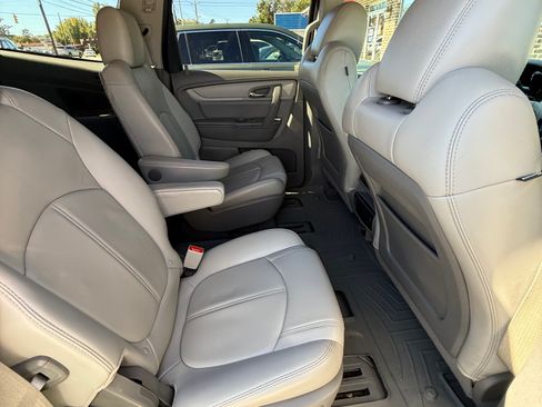 Used 2014 Chevrolet Traverse LT image 5