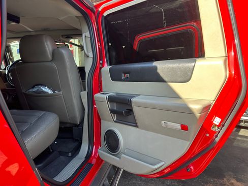 Used 2004 HUMMER H2 image 12