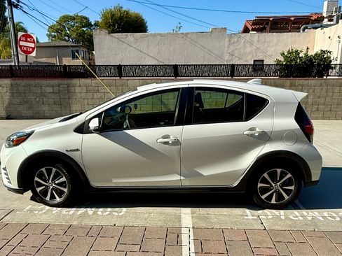 Used 2018 Toyota Prius C Three image 5