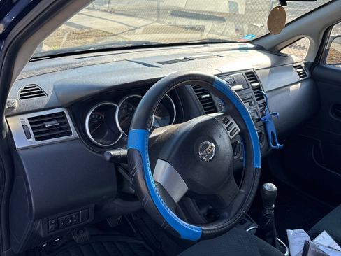 Used 2011 Nissan Versa 1.8 S w/ Plus Pkg image 6