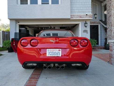 Used 2007 Chevrolet Corvette Coupe w/ Preferred Equipment Group RWD image 24