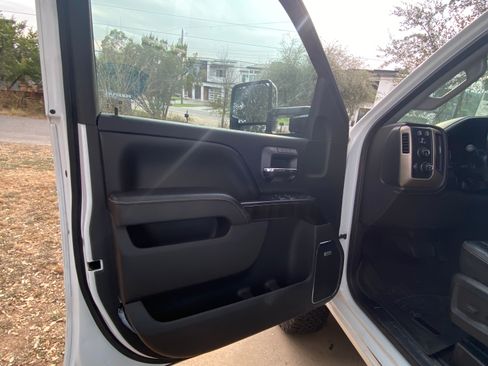 Used 2015 GMC Sierra 2500 Denali w/ Suspension Package, Off-Road image 8