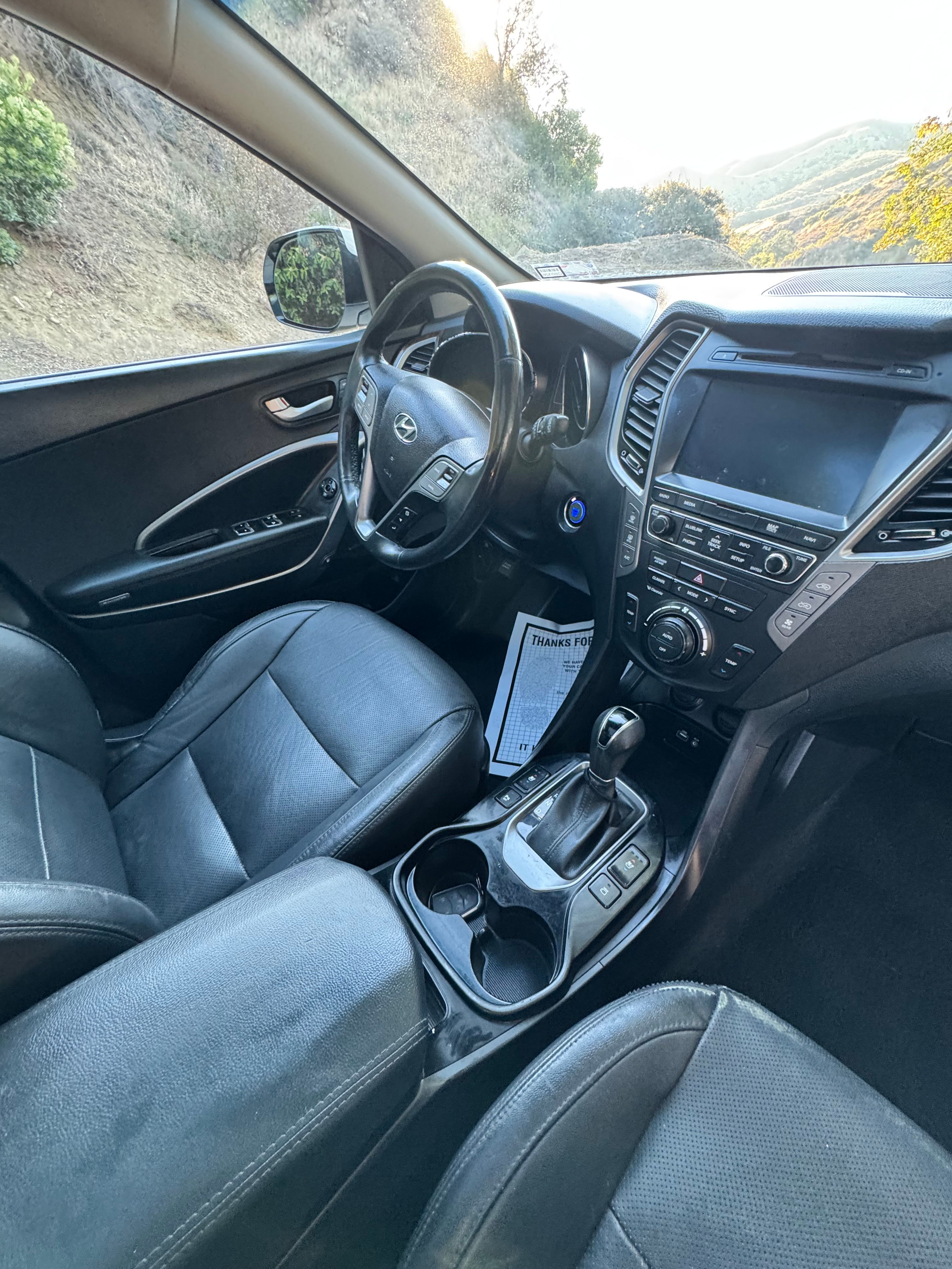 Used 2017 Hyundai Santa Fe FWD image 2