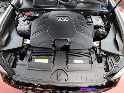 Used 2020 Audi Q8 Prestige w/ Prestige Package image 11