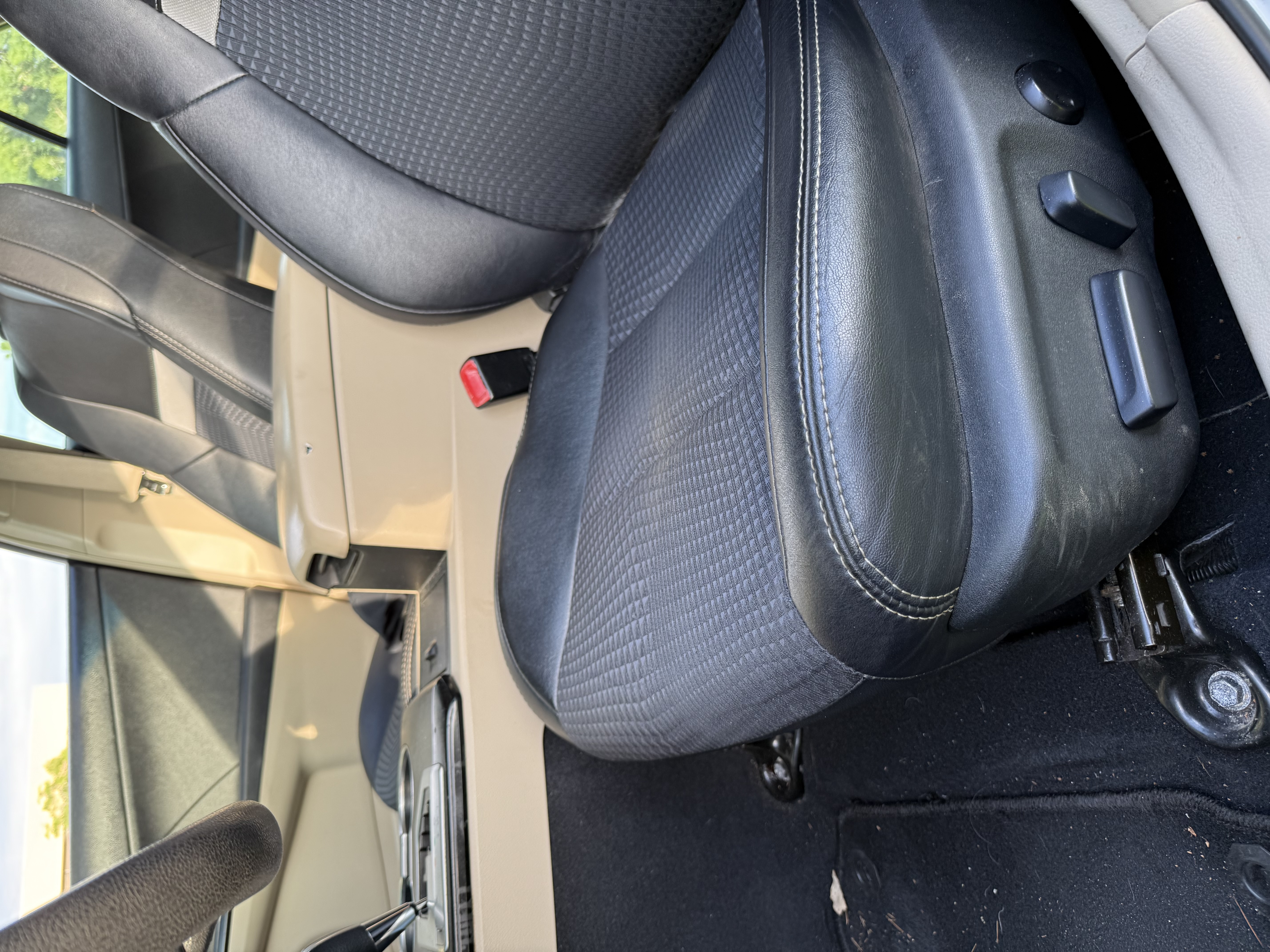 Used 2012 Toyota Camry LE FWD image 4