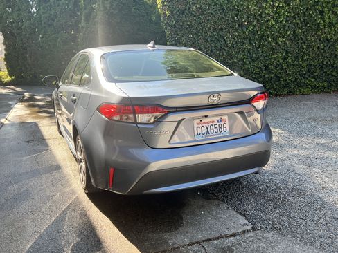 Used 2020 Toyota Corolla LE FWD image 17