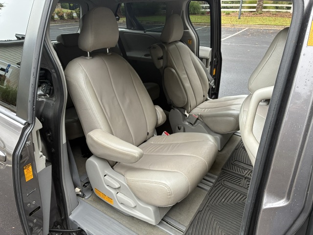 Used 2013 Toyota Sienna LE FWD image 14
