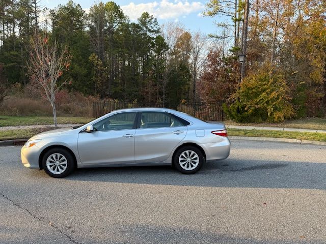 Used 2015 Toyota Camry LE FWD image 1