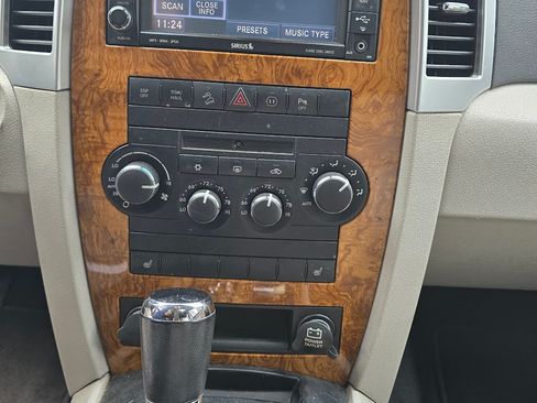 Used 2008 Jeep Grand Cherokee Limited w/ Trailer Tow Group IV image 8