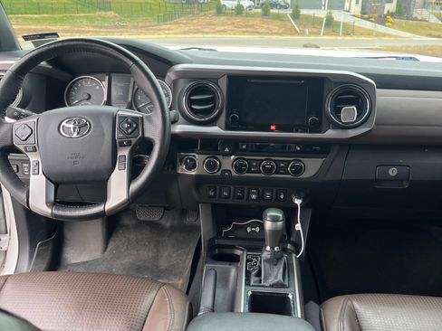 Used 2018 Toyota Tacoma Limited image 10