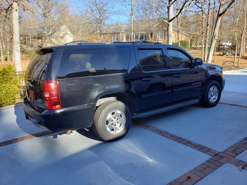 Used 2014 Chevrolet Suburban LT image 9
