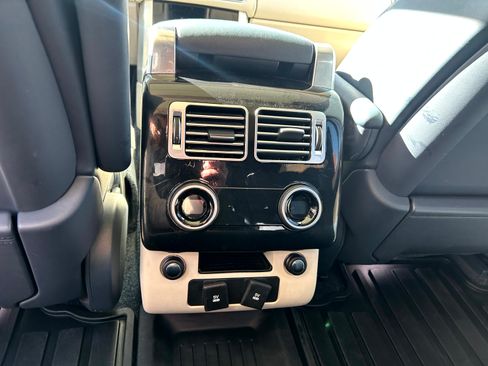 Used 2020 Land Rover Range Rover HSE image 18