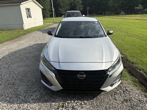 Used 2024 Nissan Altima 2.5 SV FWD image 4