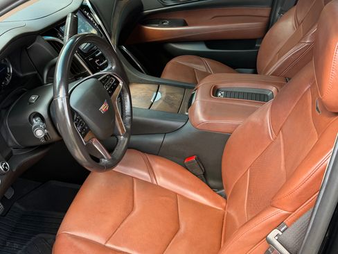 Used 2020 Cadillac Escalade Premium Luxury w/ Escalade Sport Edition AWD/4WD image 15