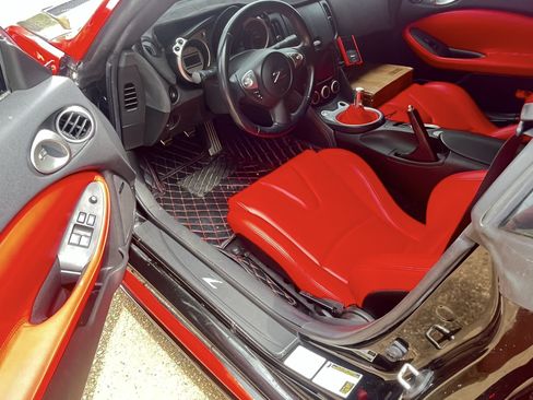 Used 2010 Nissan 370Z Touring image 4