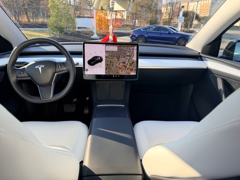 Used 2024 Tesla Model Y Long Range image 2