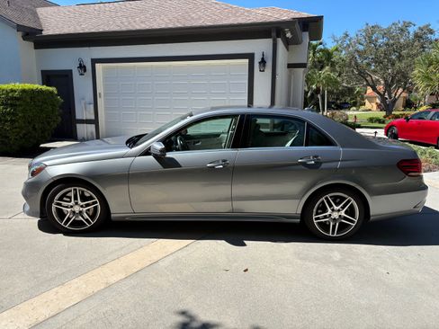 Used 2014 Mercedes-Benz E 550 E 550 4MATIC Sedan 4D image 6