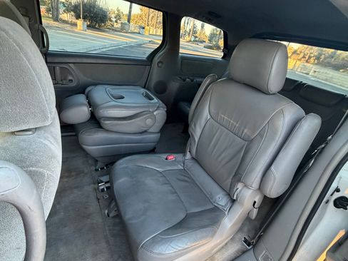 Used 2007 Toyota Sienna CE image 8