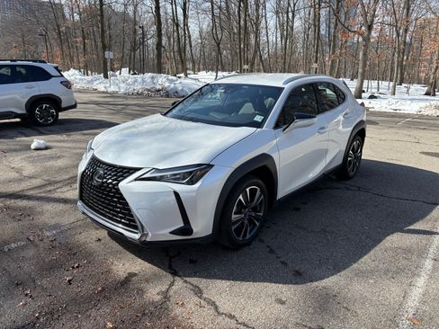 Used 2022 Lexus UX 200 w/ Accessory Package (Z1) image 1