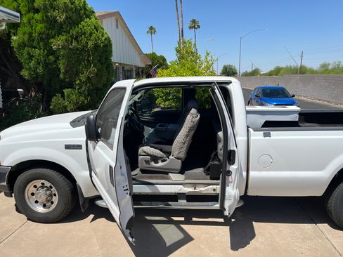 Used 2001 Ford F250 2WD SuperCab Super Duty image 1