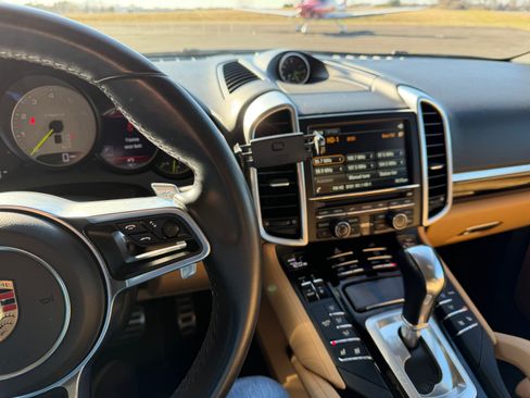 Used 2016 Porsche Cayenne S image 13