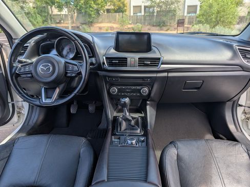 Used 2018 MAZDA MAZDA3 Grand Touring w/ Premium Equipment Package FWD image 9