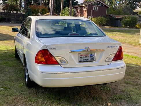 Used 2000 Toyota Avalon XL image 6